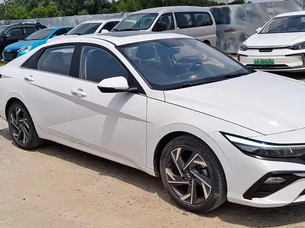 Hyundai Elantra 2023