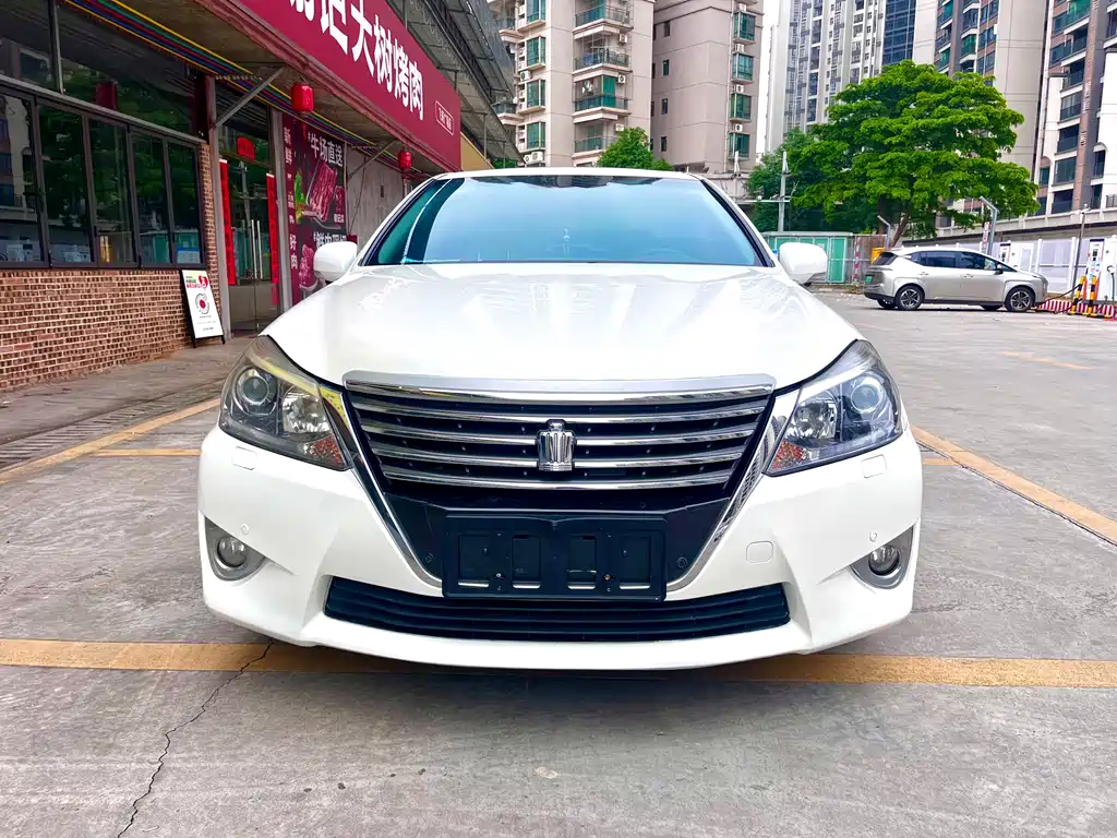 Toyota Crown 2013 — фото 2