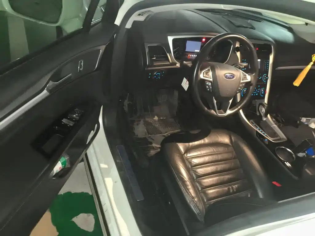 Ford Mondeo 2015 — фото 14