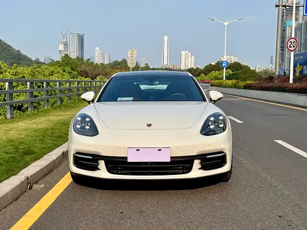 Porsche Panamera 2019