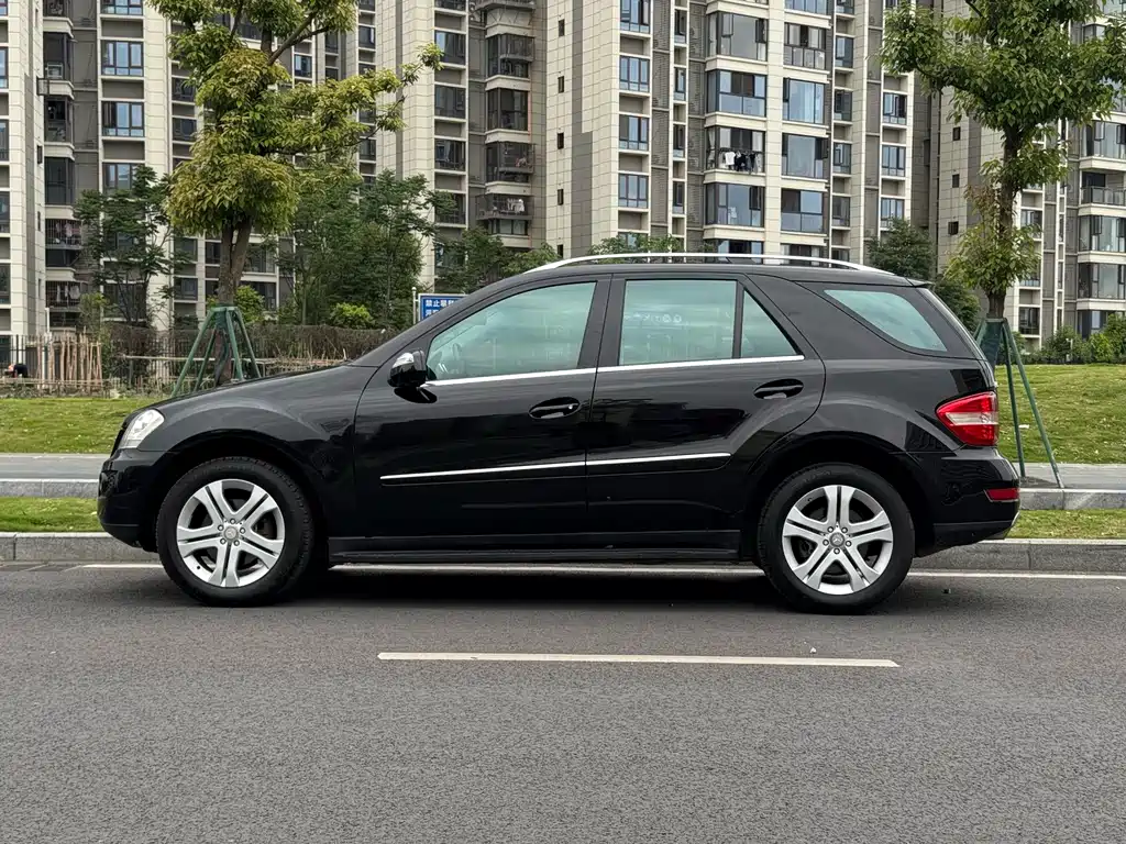 Mercedes-Benz M-Class 2010 — фото 15