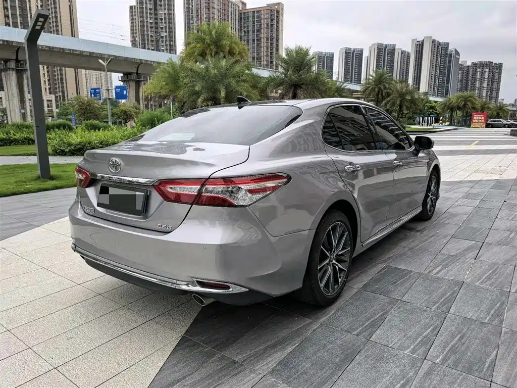 Toyota Camry 2023 — фото 10