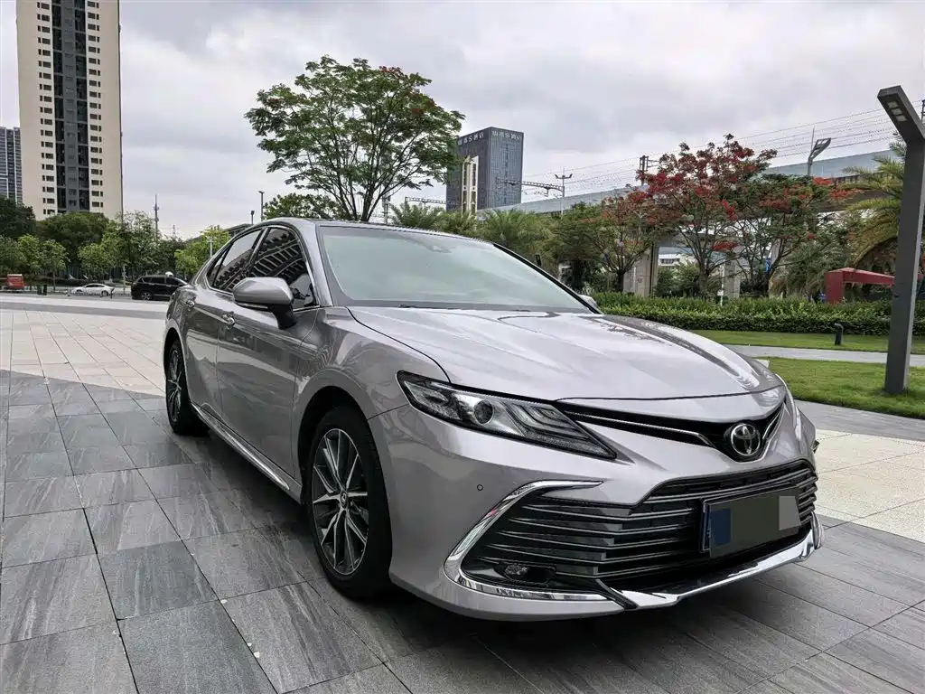 Toyota Camry 2023 — фото 3
