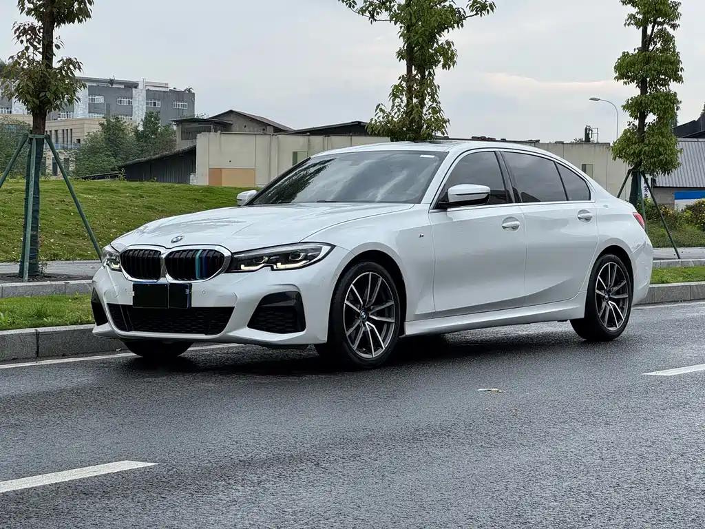 BMW 3 Series 2020 — фото 1