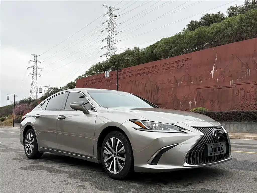 Lexus ES 2019 — фото 3