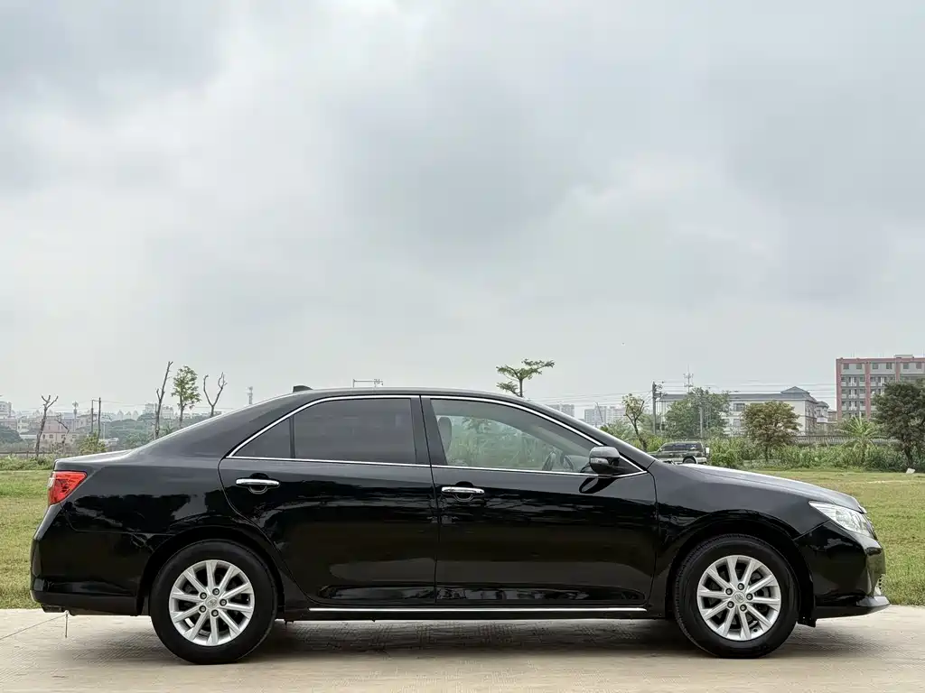 Toyota Camry 2013 — фото 5