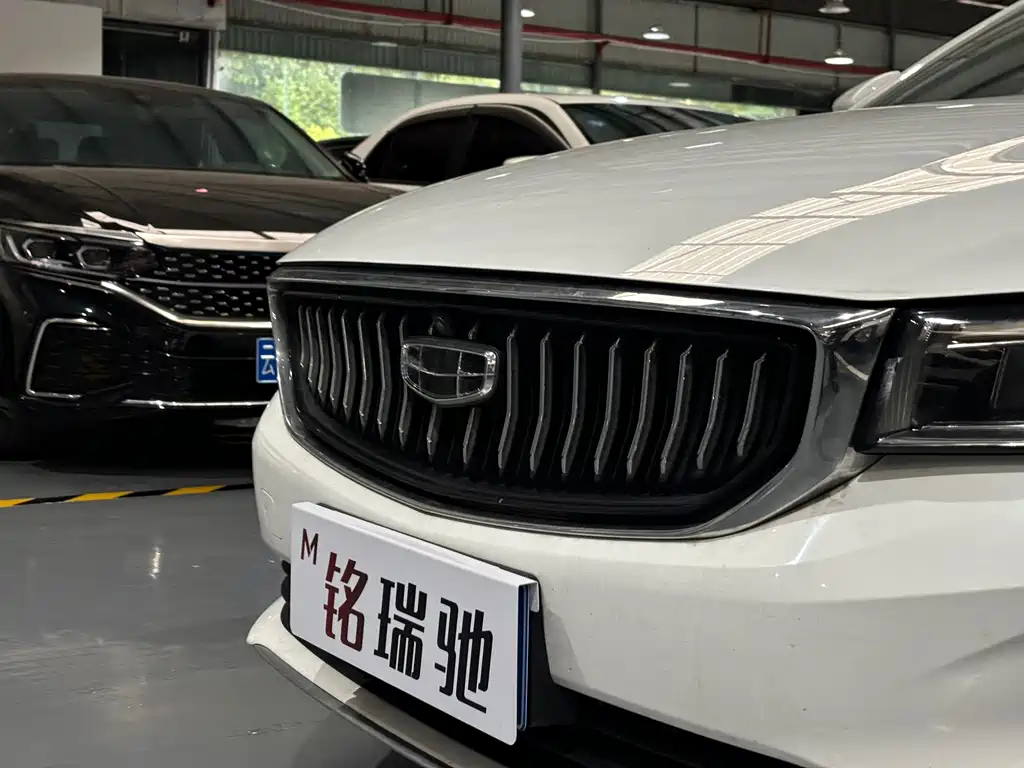 Geely Emgrand 2021