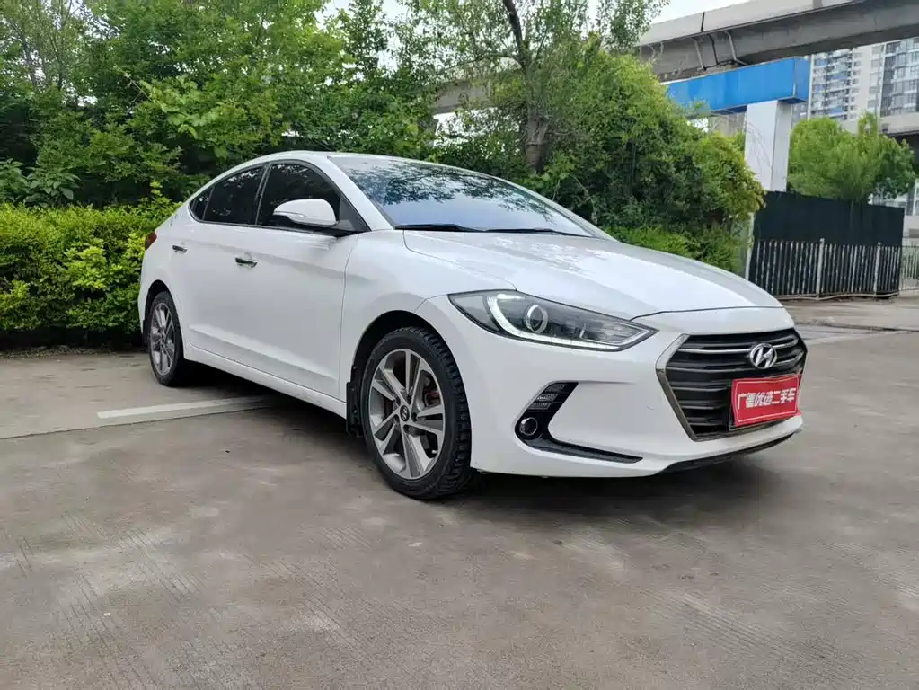 Hyundai Elantra 2018 — фото 15