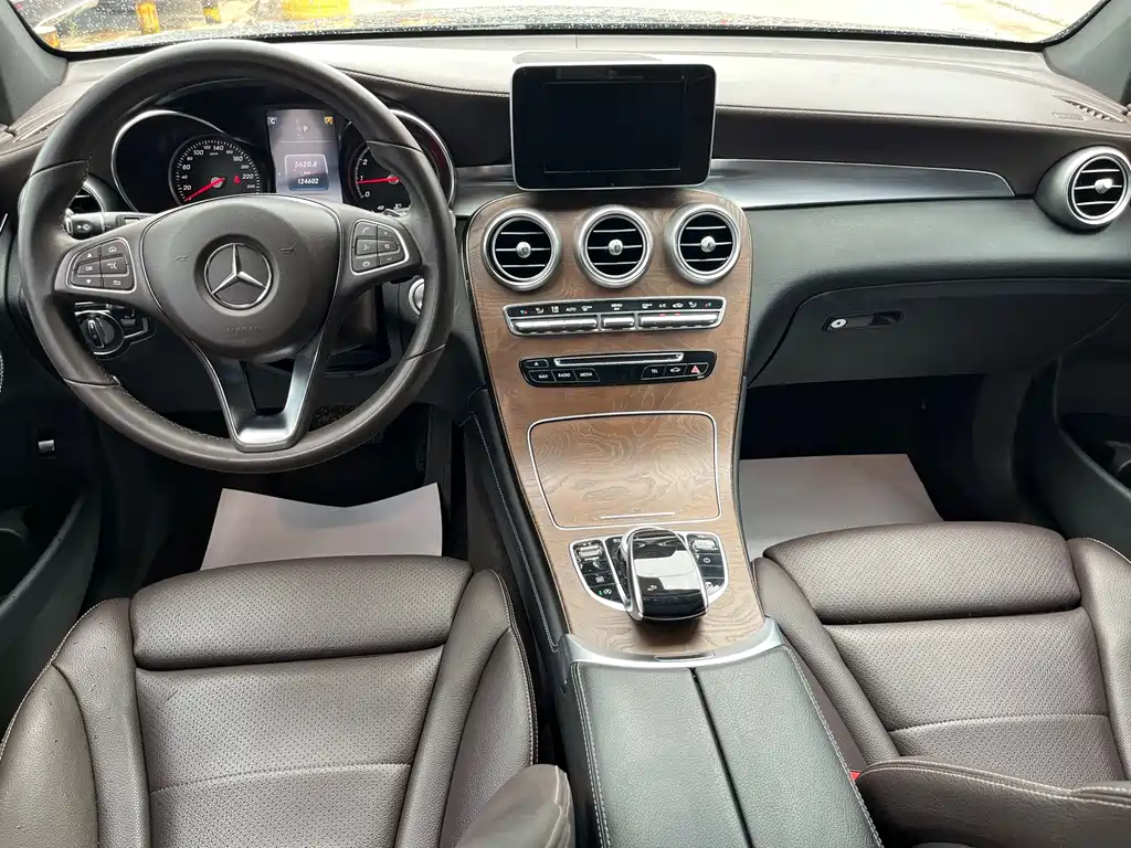 Mercedes-Benz GLC 2017 — фото 18