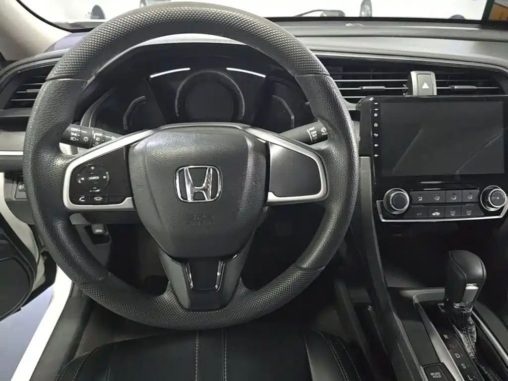 Honda Civic 2018 — фото 11