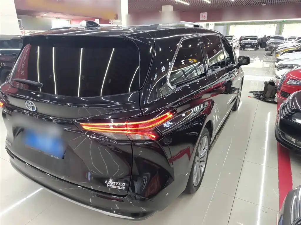 Toyota Sienna 2023 — фото 7