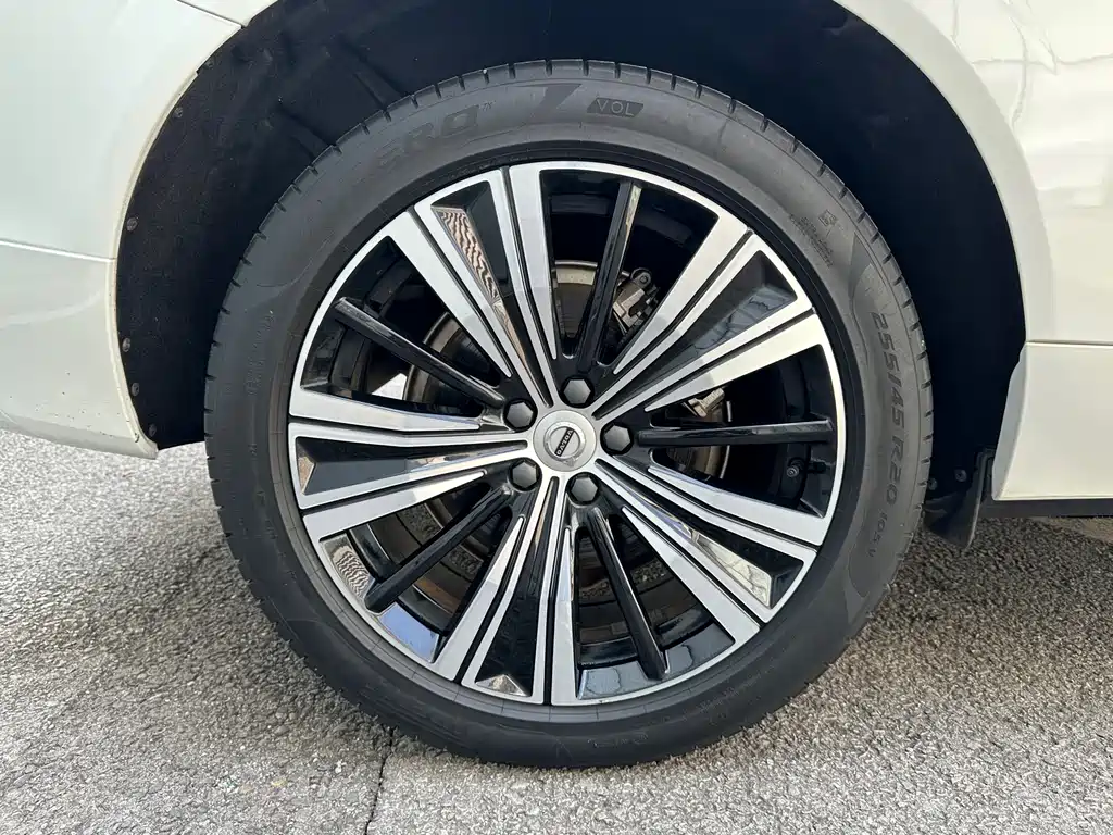 Volvo XC60 PHEV 2023 — фото 22