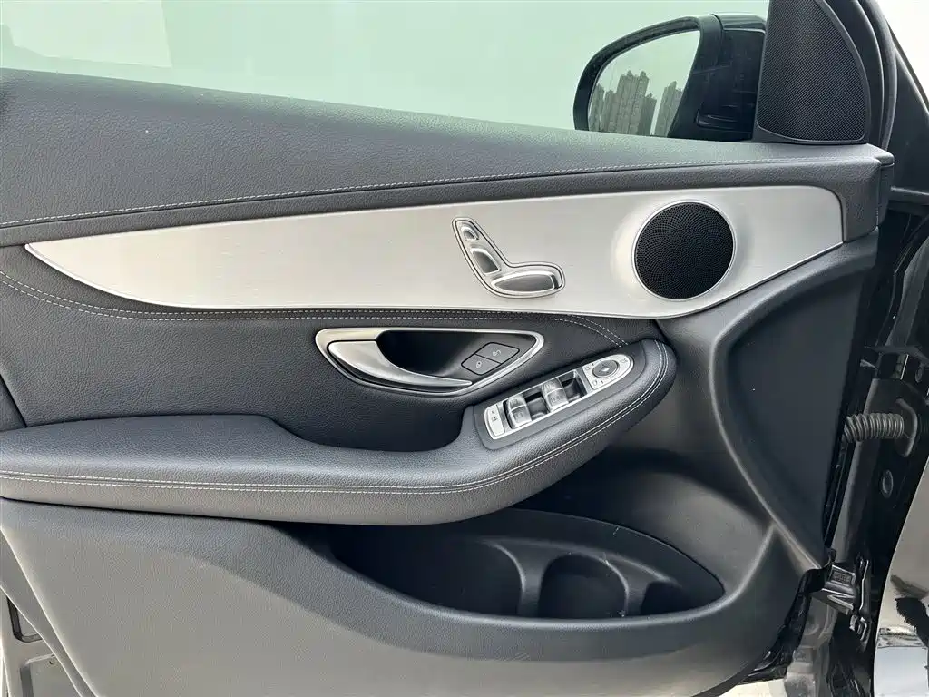 Mercedes-Benz GLC 2018 — фото 14