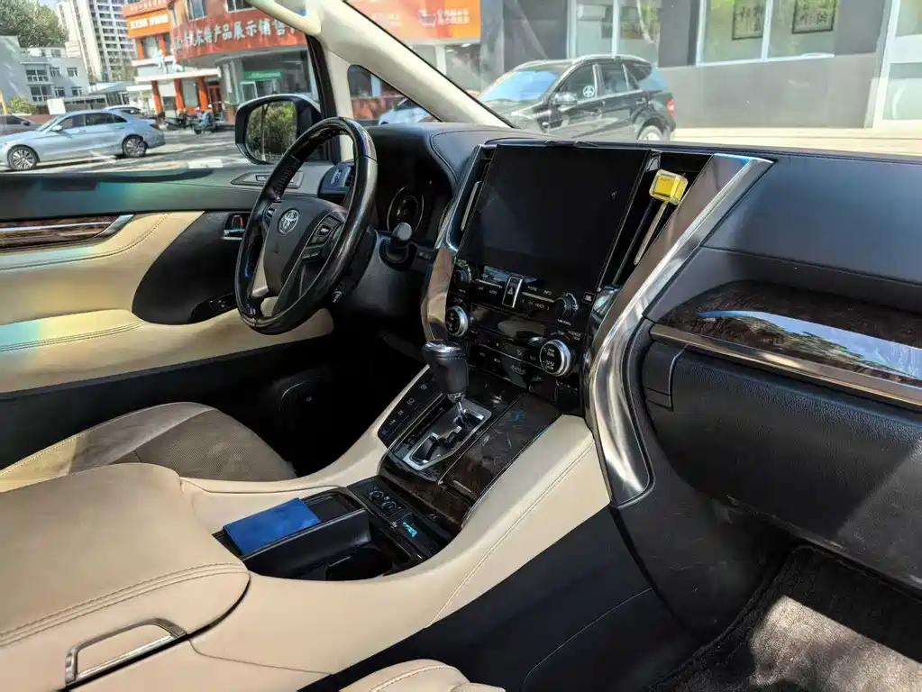 Toyota Alphard 2020 — фото 7