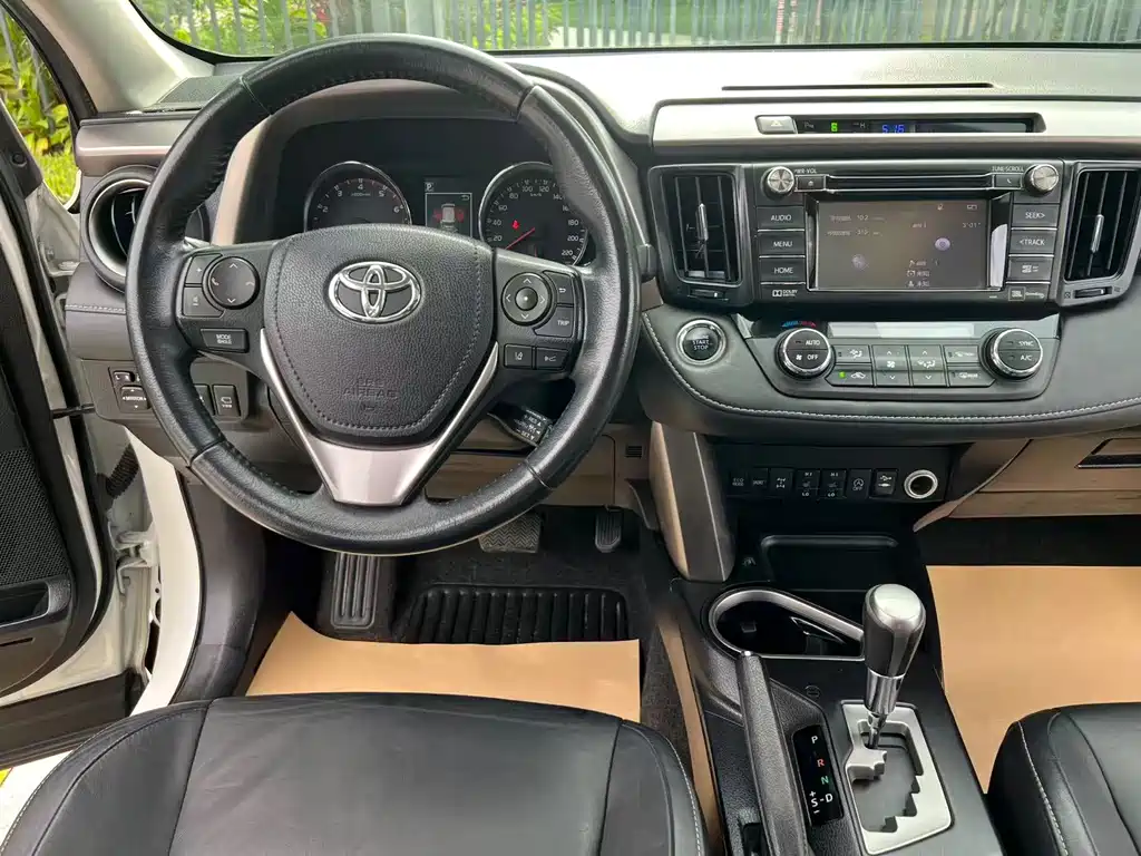 Toyota RAV4 2016 — фото 11