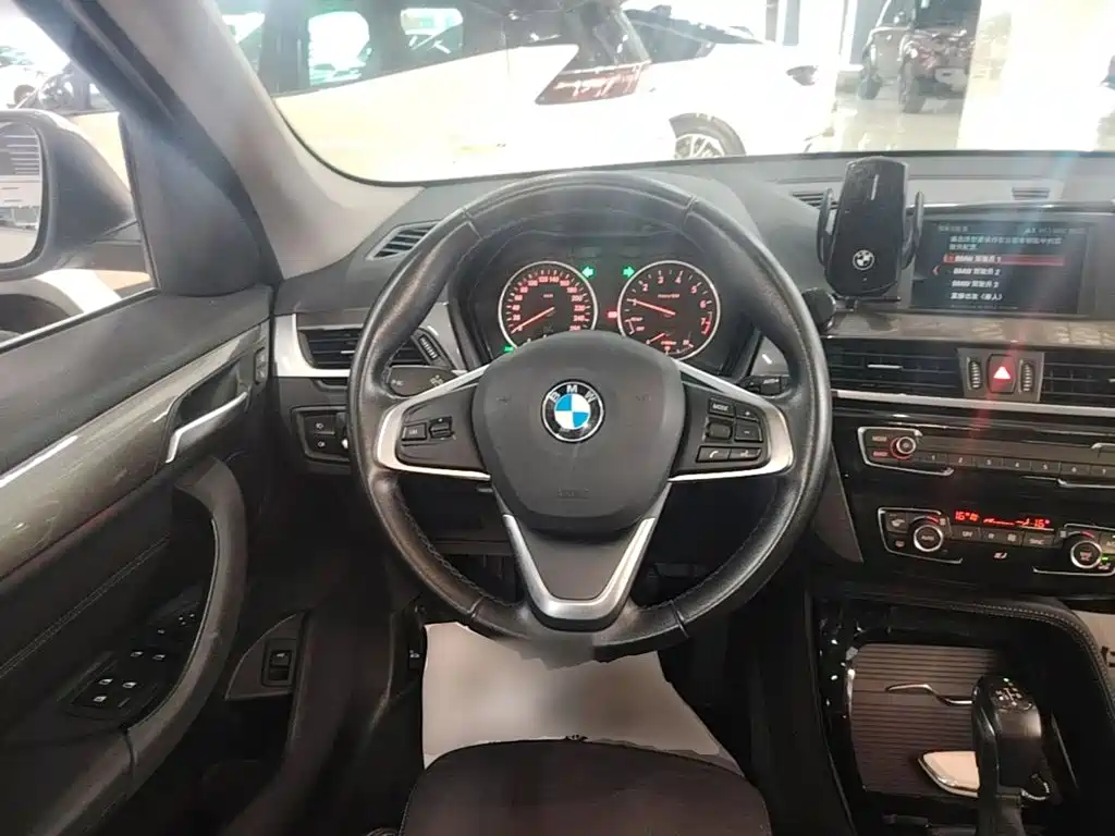 BMW X1 2018 — фото 11