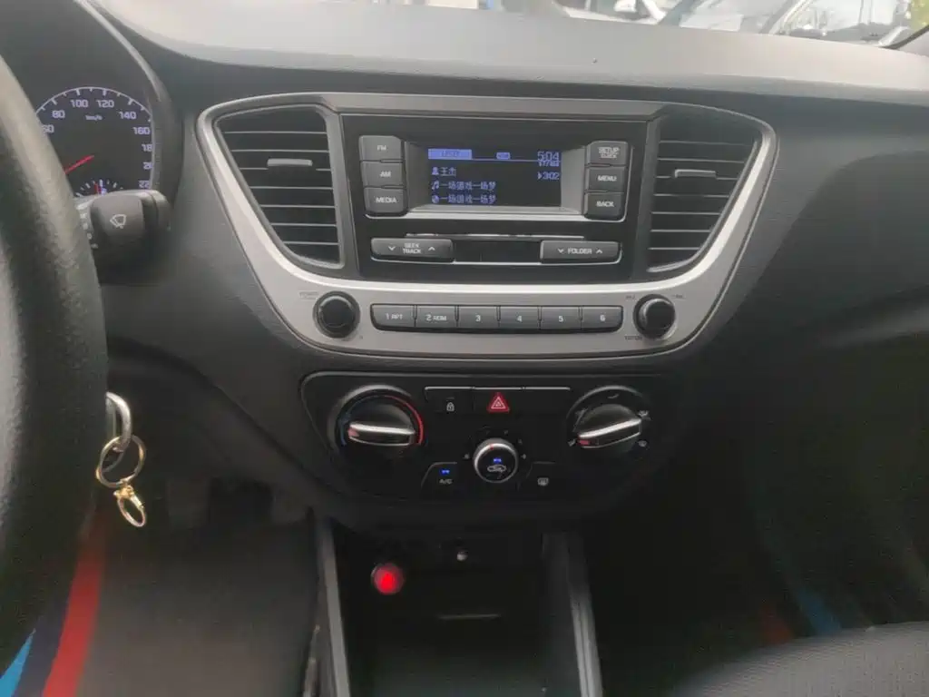 Hyundai Verna 2017 — фото 13