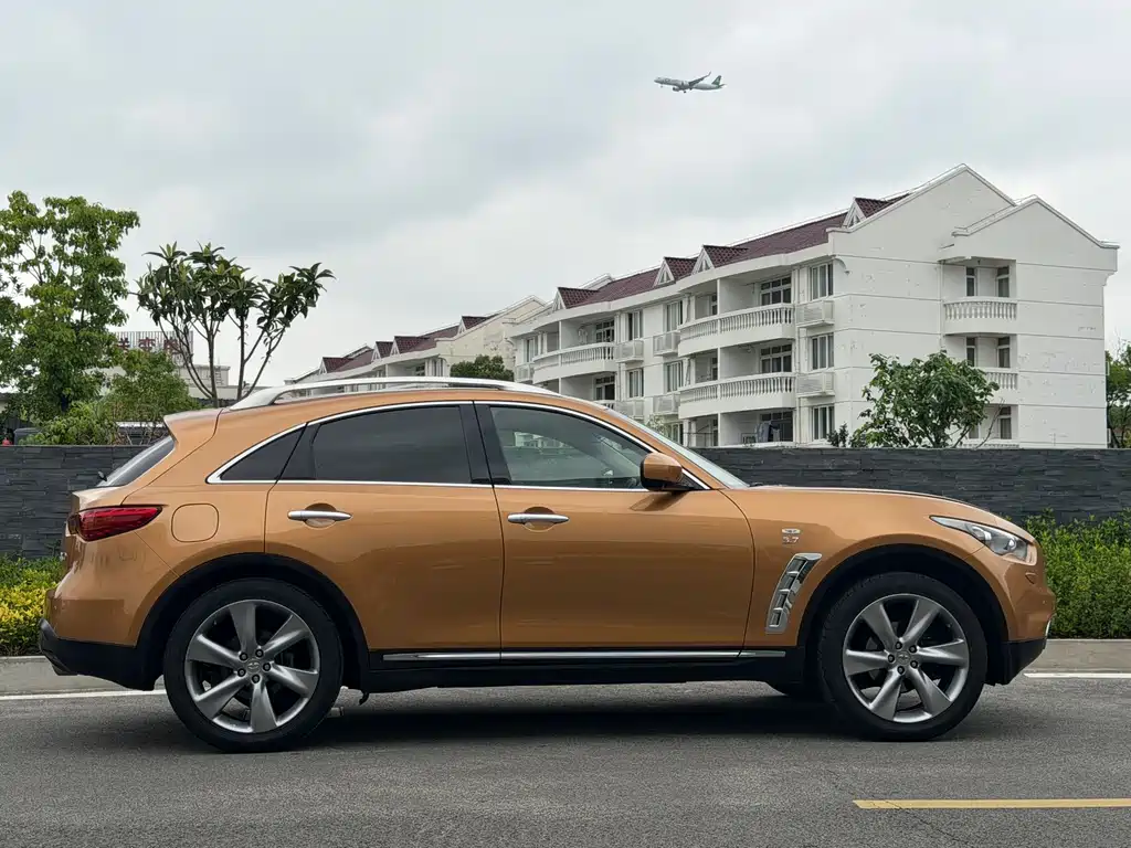 Infiniti QX70 2016