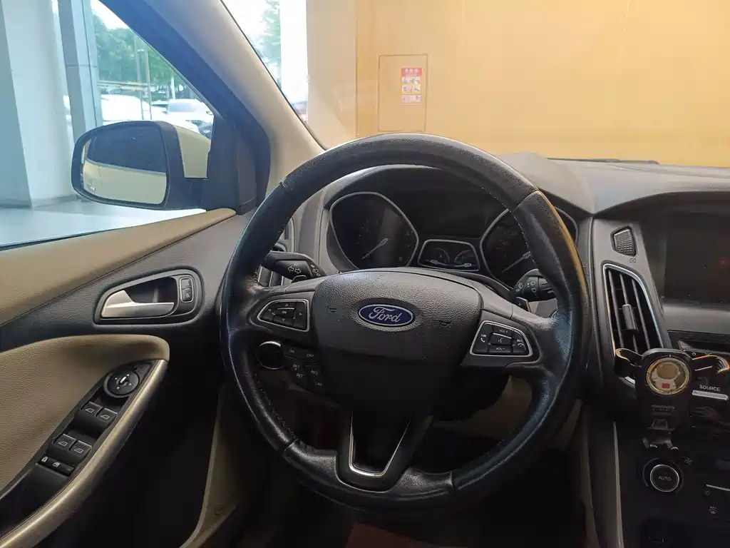 Ford Focus 2017 — фото 14