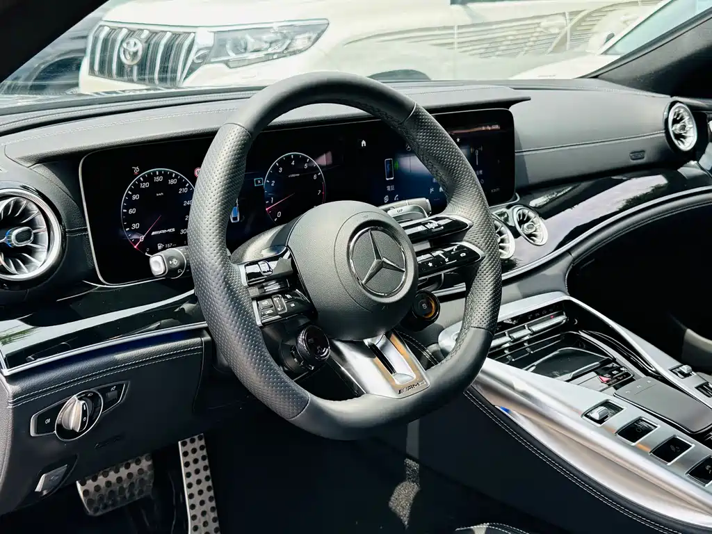 Mercedes-Benz AMG GT 2025 — фото 12