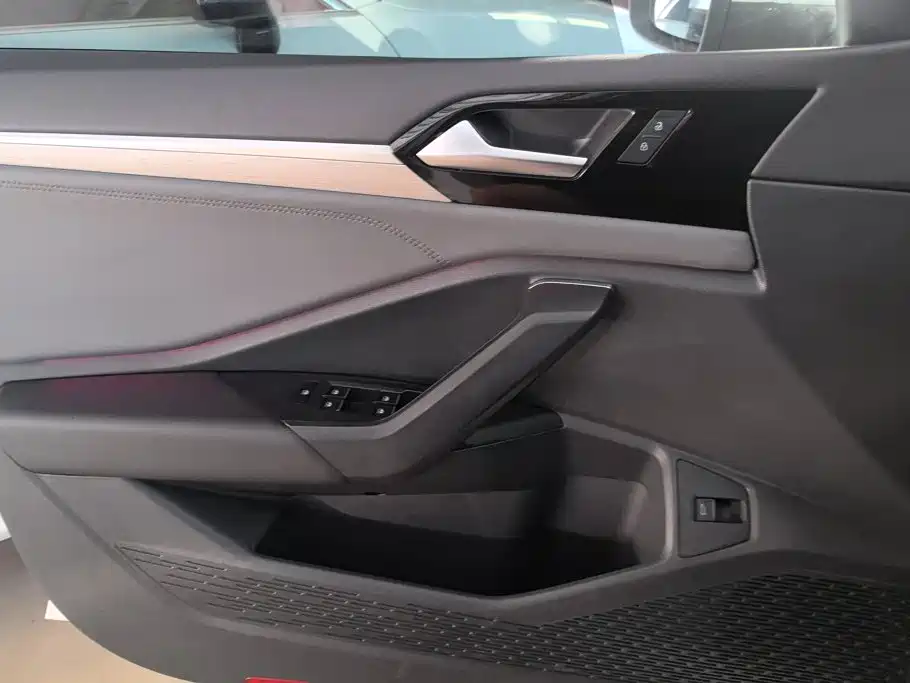 Volkswagen Sagitar 2021