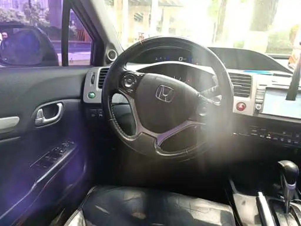 Honda Civic 2015 — фото 14
