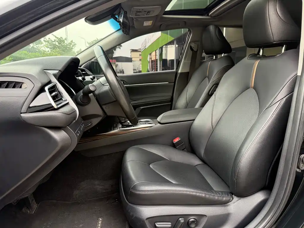 Toyota Camry 2021 — фото 11