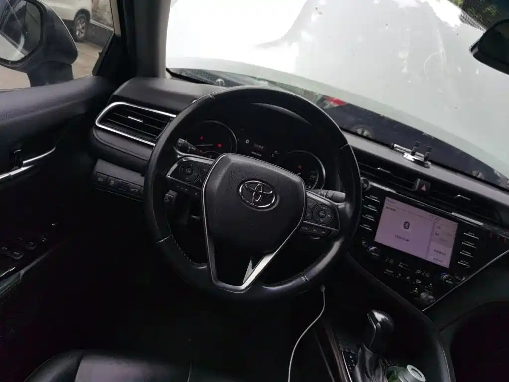 Toyota Camry 2019 — фото 13