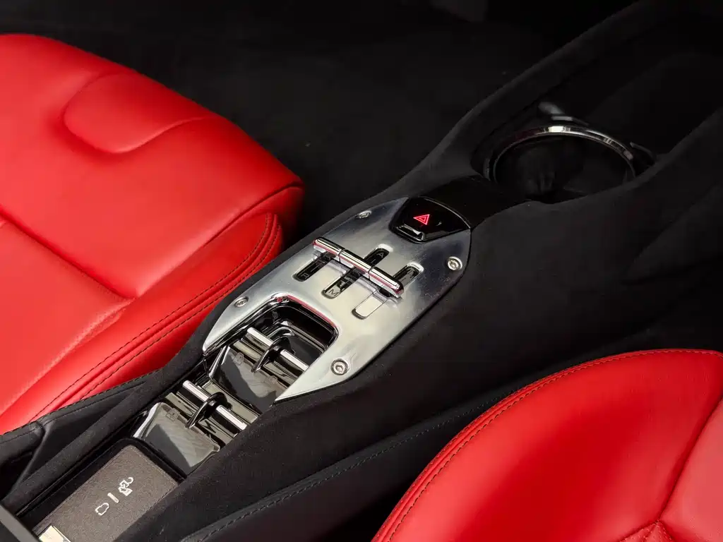 Ferrari SF90 2022 — фото 13