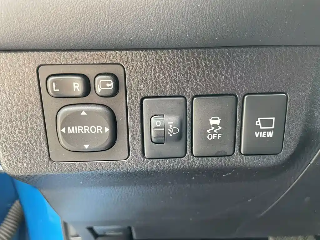 Toyota RAV4 2017 — фото 16