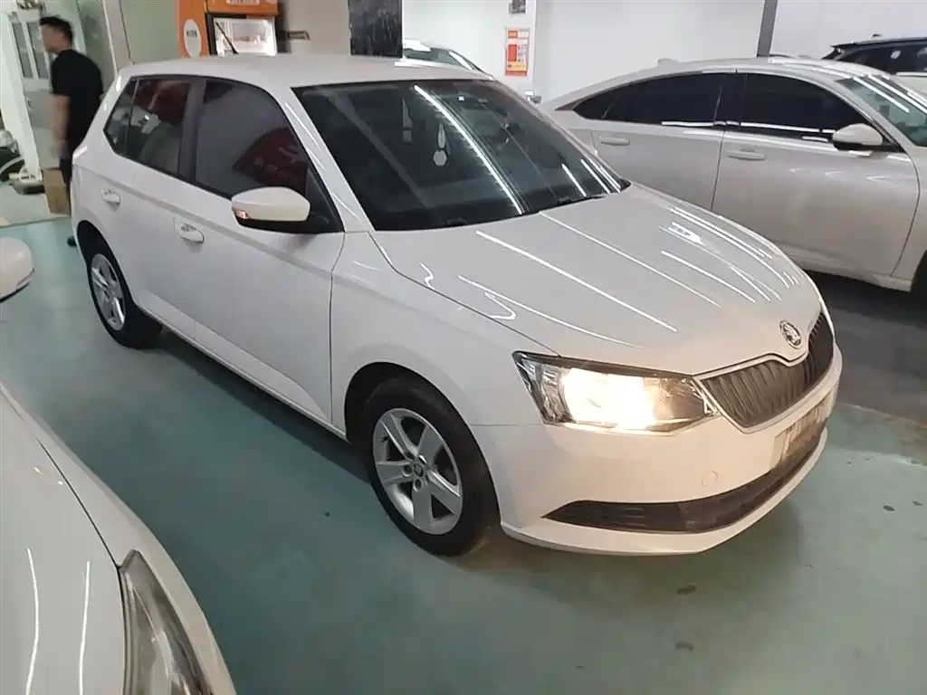 Skoda Fabia 2017 — фото 4