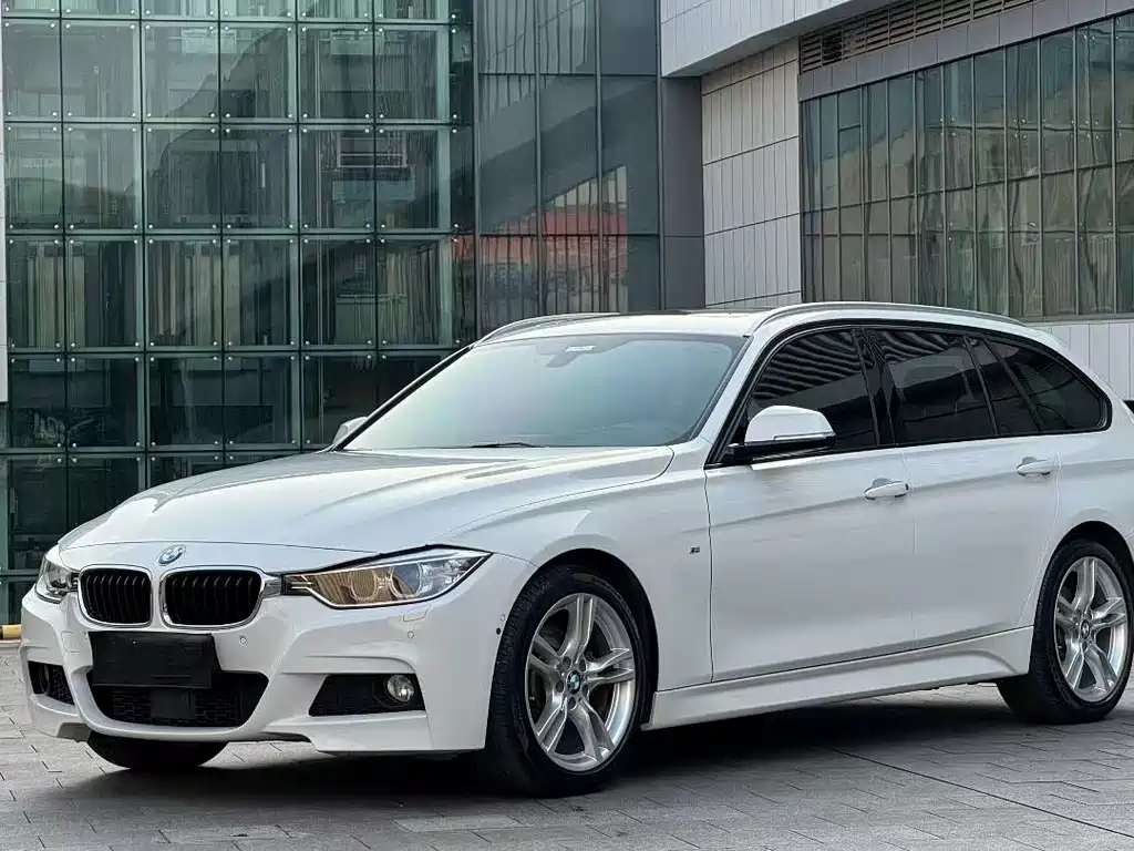 BMW 3 Series 2016 — фото 1