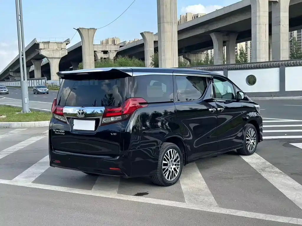 Toyota Alphard 2017 — фото 16