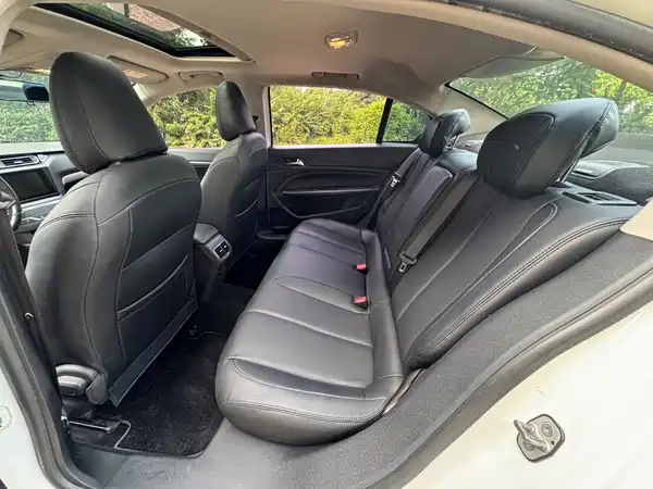 Peugeot 408 2016