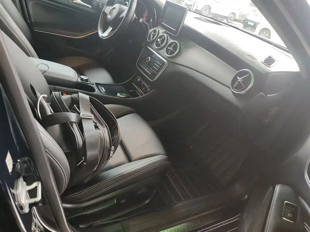 Mercedes-Benz GLA 2017 — фото 25