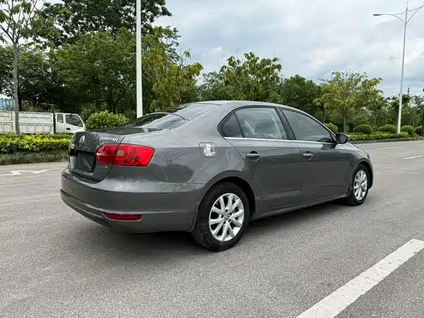 Volkswagen Sagitar 2012