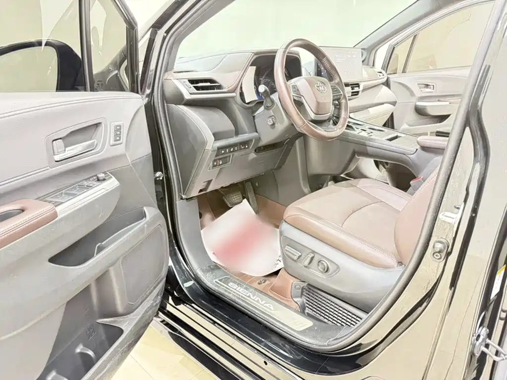 Toyota Sienna 2023 — фото 12