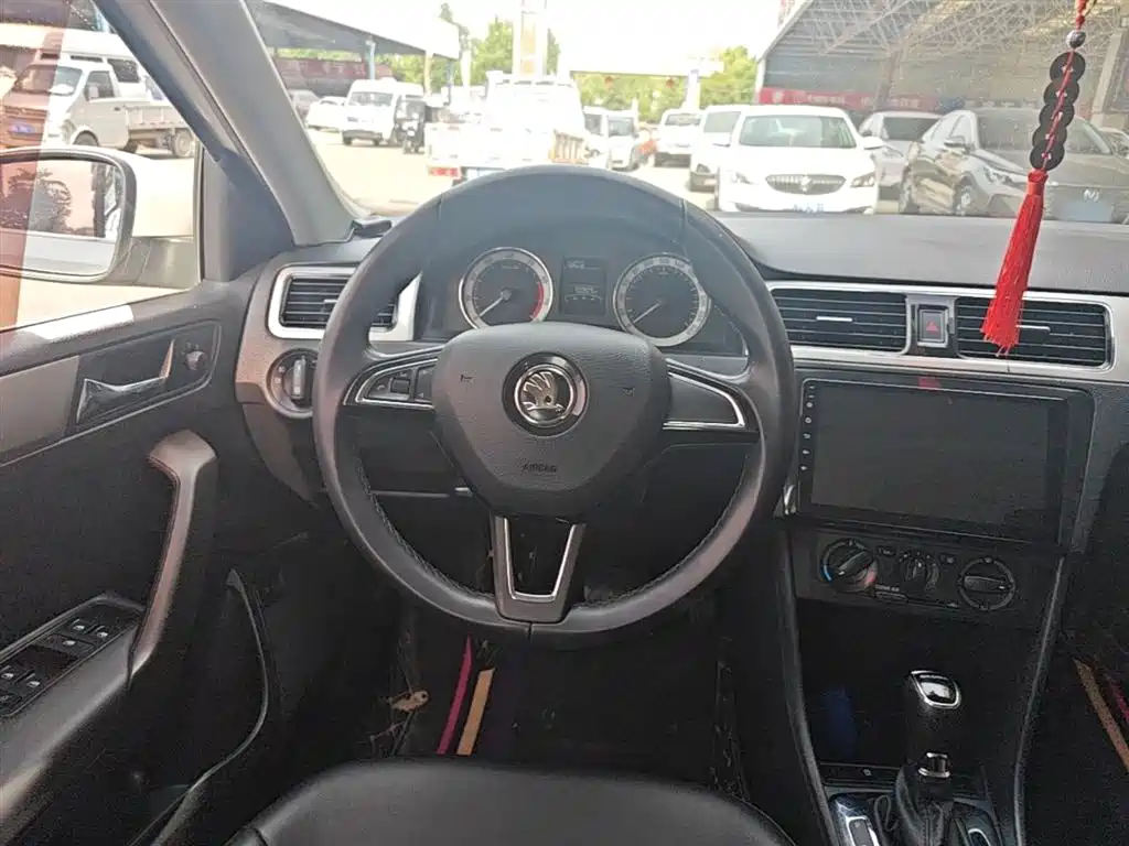 Skoda Rapid 2019 — фото 11