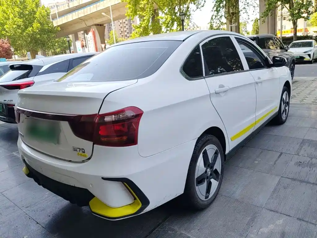 Dongfeng E70 2023