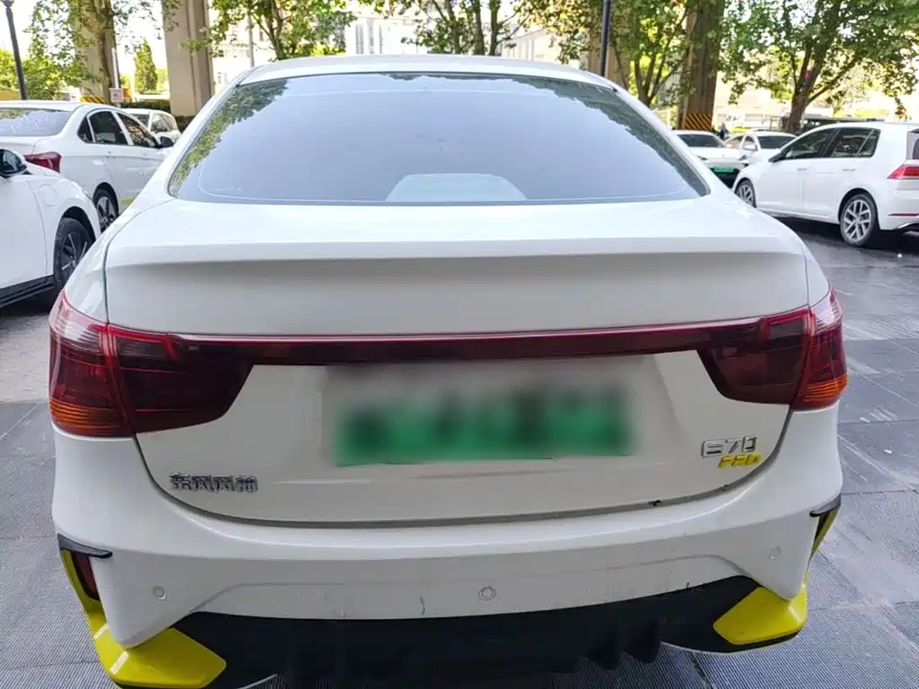 Dongfeng E70 2023