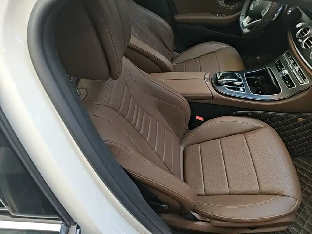 Mercedes-Benz E-Class 2017 — фото 20