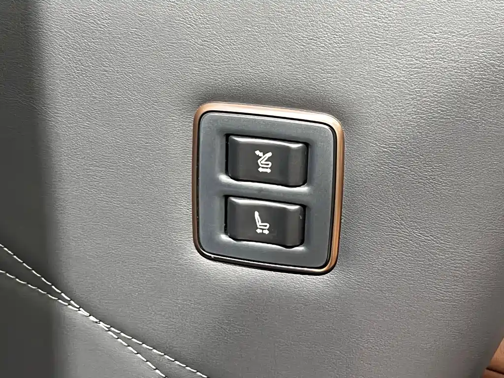 Toyota Alphard 2024 — фото 12