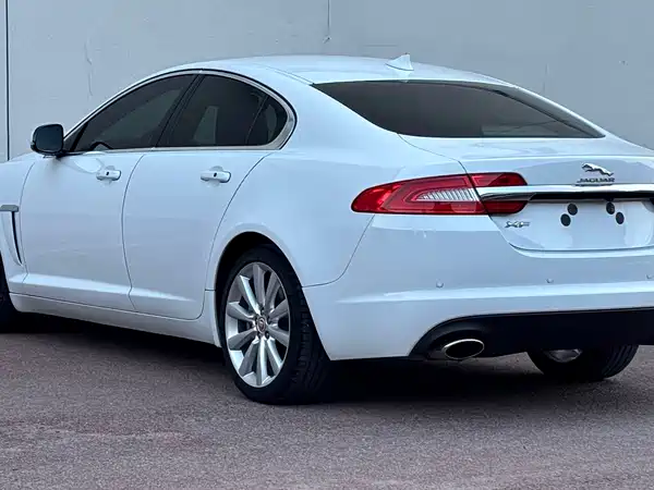 Jaguar XF 2015