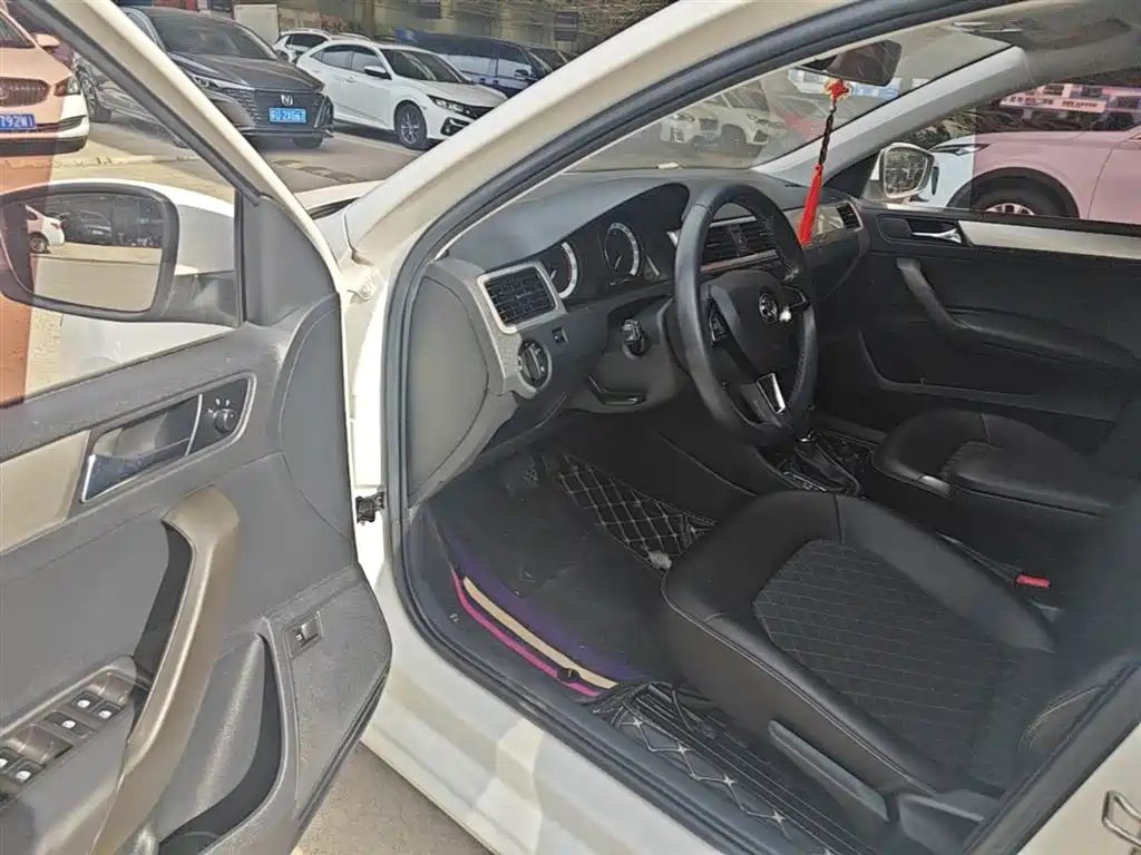 Skoda Rapid 2019 — фото 16