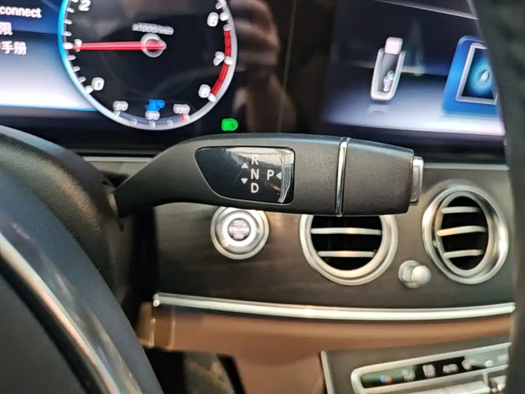 Mercedes-Benz E-Class 2017 — фото 10