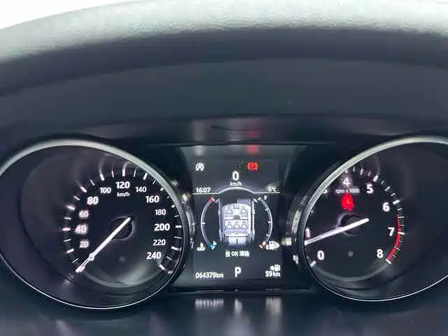 Land Rover Discovery Sport 2018 — фото 19