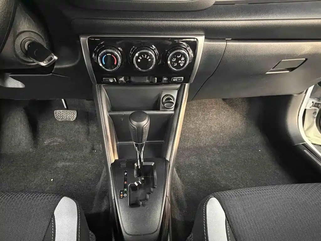 Toyota Yaris L 2020 — фото 18