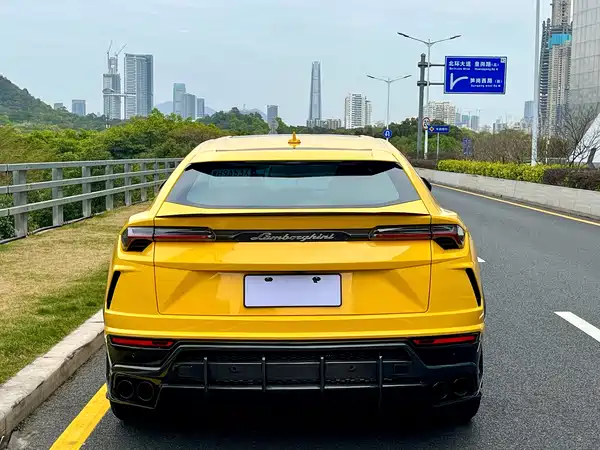 Lamborghini Urus 2021
