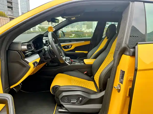 Lamborghini Urus 2021