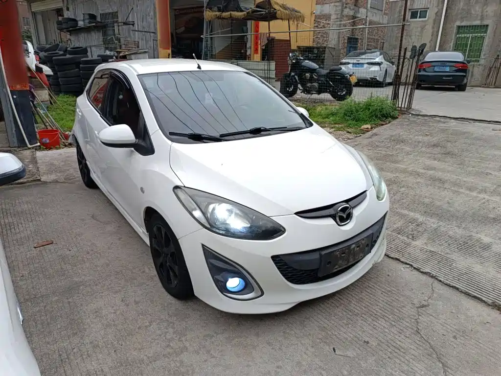 Mazda 2 2014